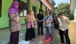 Diskusi dengan guru perwakilan SMP Islam Bina Bangsa (foto : Bpk. Erik) 